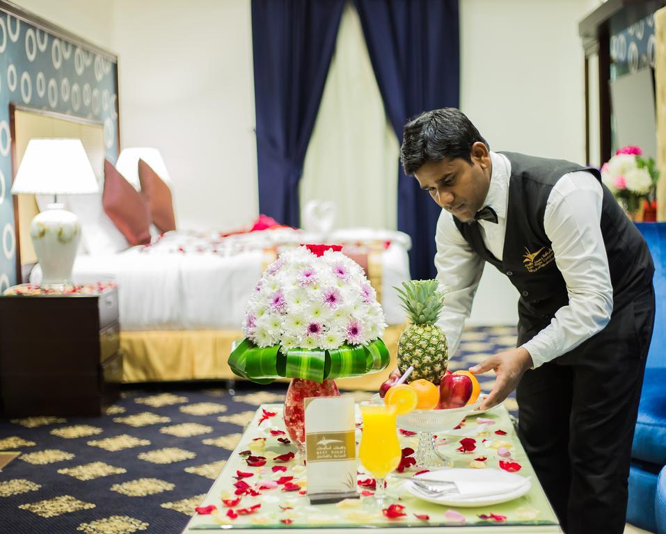 Rest Night Serviced Apartments- Alhamra Riade Exterior foto A room service attendant at work