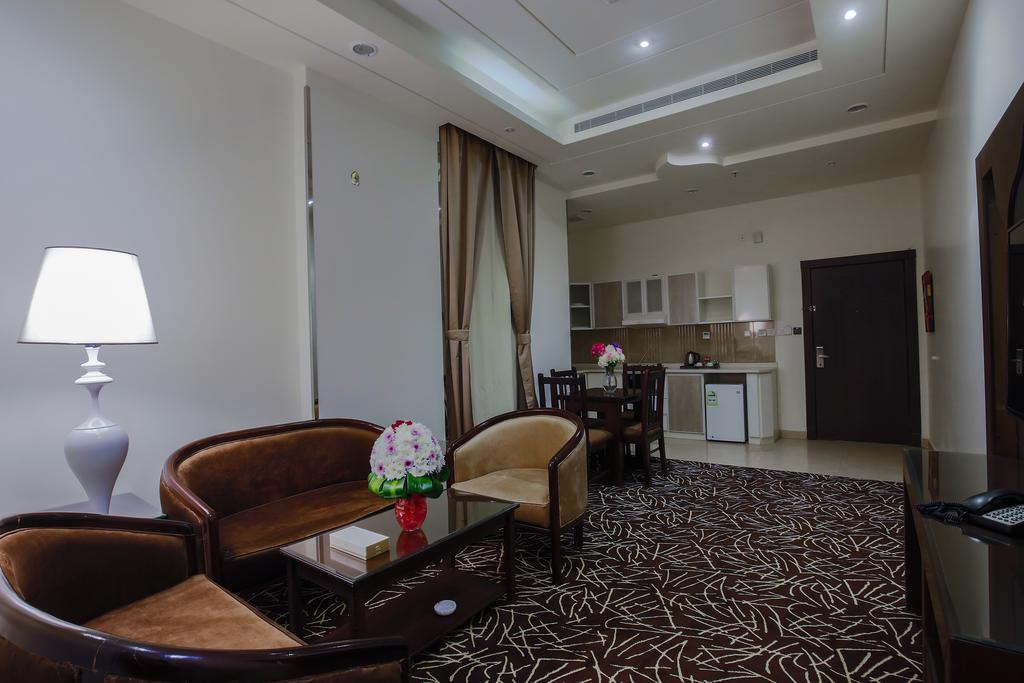 Rest Night Serviced Apartments- Alhamra Riade Exterior foto A suite at the hotel