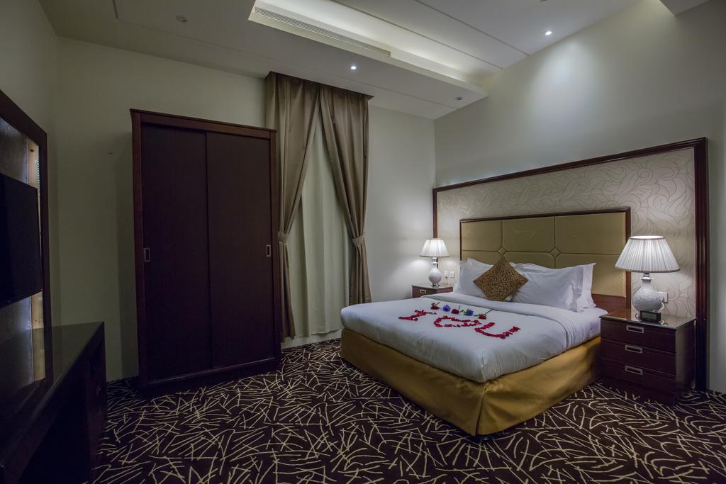Rest Night Serviced Apartments- Alhamra Riade Exterior foto A bedroom at the hotel