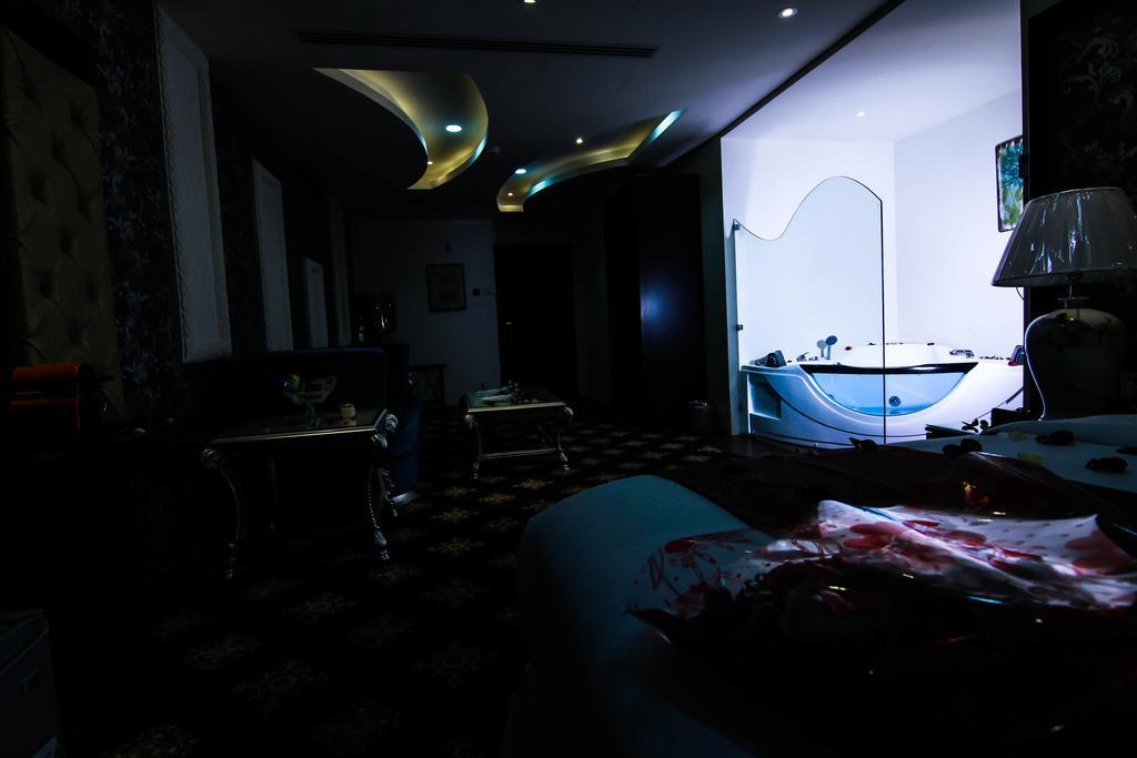 Rest Night Serviced Apartments- Alhamra Riade Exterior foto The interior of the restaurant