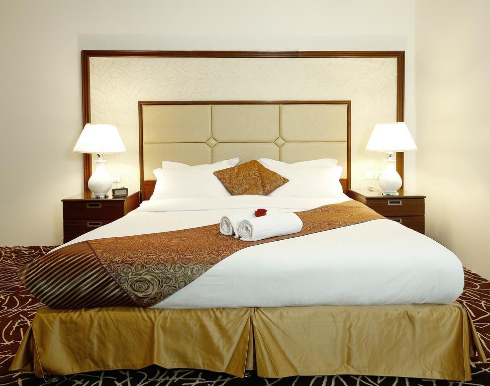 Rest Night Serviced Apartments- Alhamra Riade Exterior foto A bed