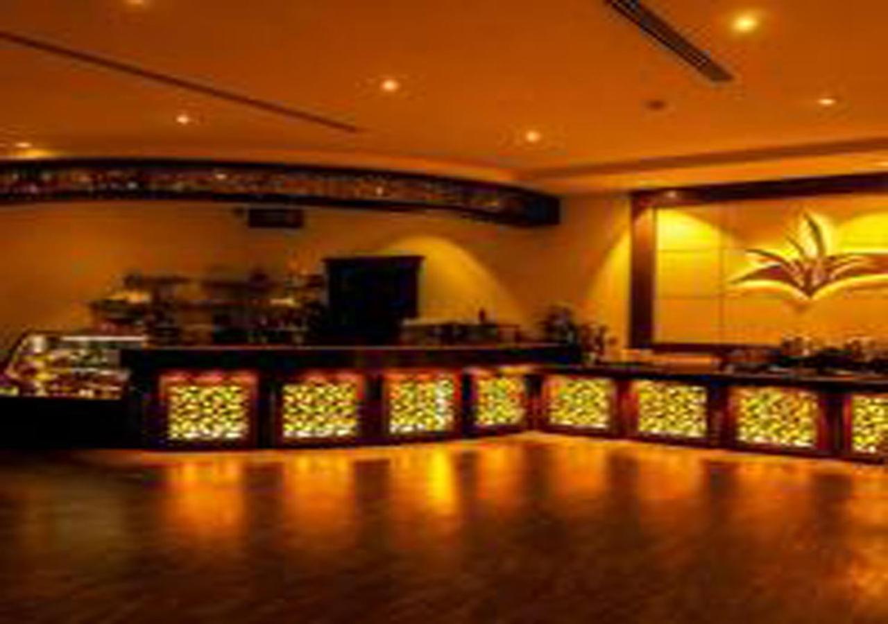 Rest Night Serviced Apartments- Alhamra Riade Exterior foto The bar at the hotel